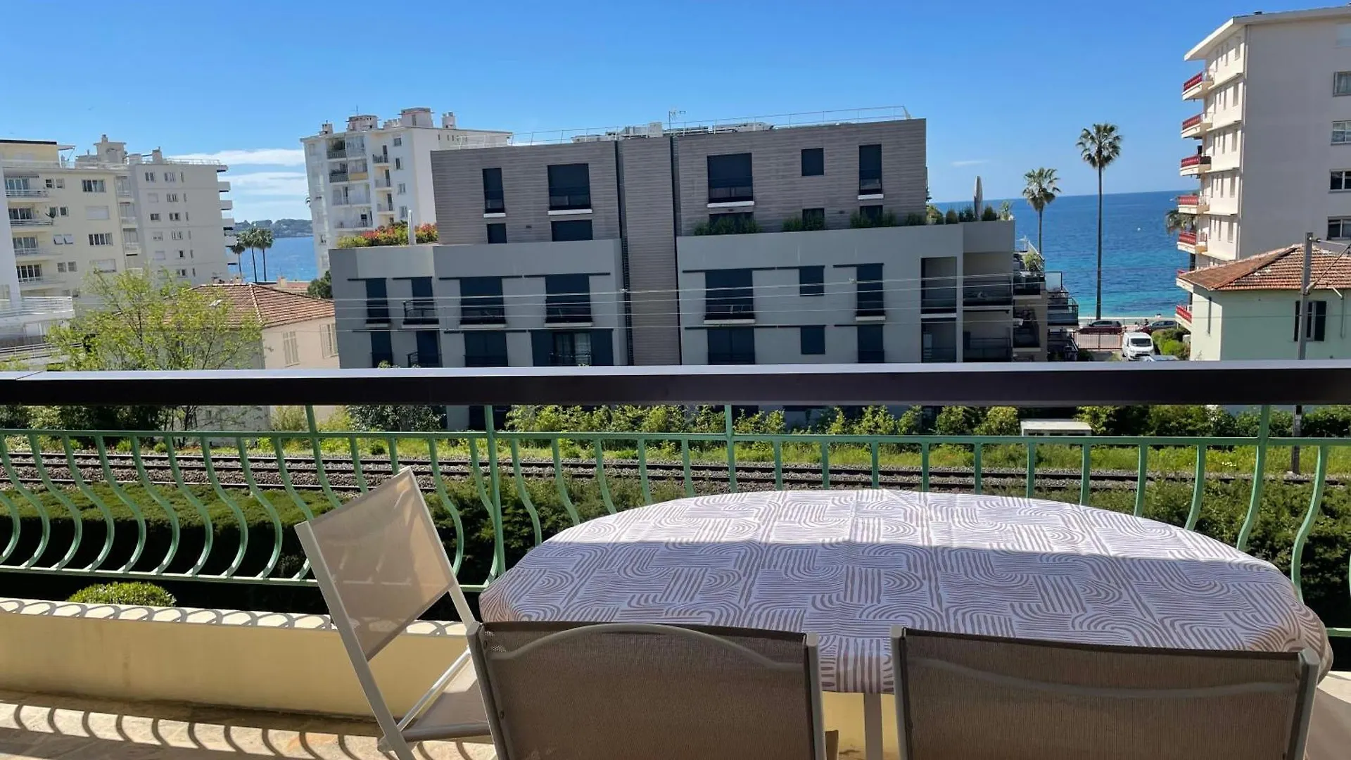 Apartment T3 Apercu Mer Antibes